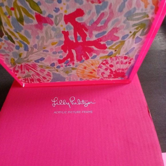 Lilly Pultzier Acrylic Picture Frame Nwt - Picture 2 of 2